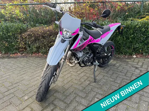 Rieju MRT SM 50 E5+ NIEUW MATT GREY / ROSE BETAAL met in3