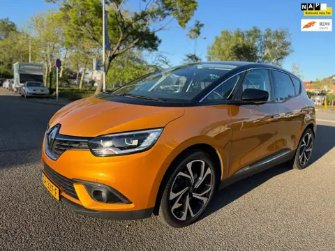 Renault Scénic 1.3 TCe Bose / automaat / panorama / half/leder / pdc / navi / dealer.onder / camera 