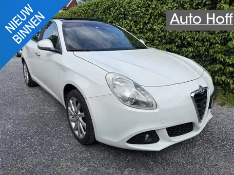 Alfa Romeo Giulietta 1.4 T Distinctive | Panoramadak | Navi | Autom. Airco | Cruise Control | LMV | 