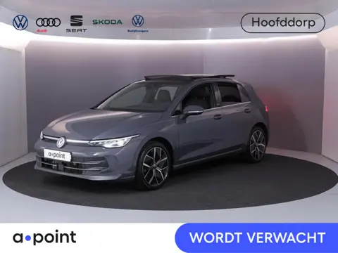 Volkswagen Golf 1.5 eTSI 50 Jahre Edition 150 pk Automaat (DSG) | Navigatie | Panoramadak | Parkeers