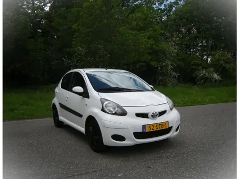 Toyota Aygo 1.0-12V Comfort . 5 Drs . Airco . Elec ramen . Audio . enz