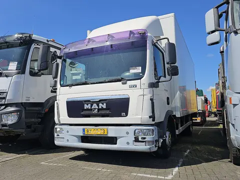 M.A.N. 12.220 TGL engine broken