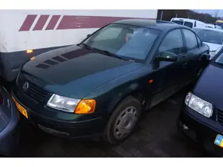 Volkswagen Passat 1.6 Trendline 4 drs nw apk 5-2-2027 trekhaak div. exstra,s