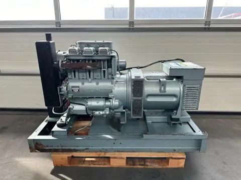 Hatz 3M40L Mecc Alte Spa 40 kVA generatorset ex Emergency ! 22 hours !