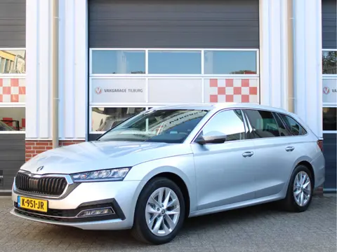 Škoda Octavia Combi 1.0 e-TSI 110PK Automaat Business Edition /NAVI/17'LM/PDC/LED/Keyless/Lane assis
