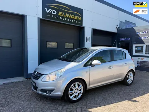 Opel Corsa 1.4-16V Cosmo luxe uitvoering!!