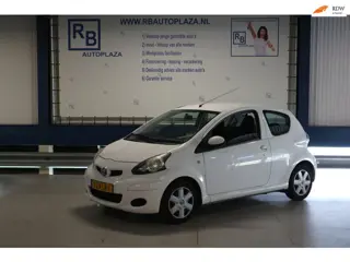 Toyota Aygo 1.0-12V Comfort / AIRCO / WHITE PACK / NAP KM STAND / APK 2027 ! ! !