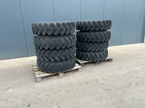 Bridgestone 1000 x 20 Set / 10.00 x 20: 4x2 Tyres