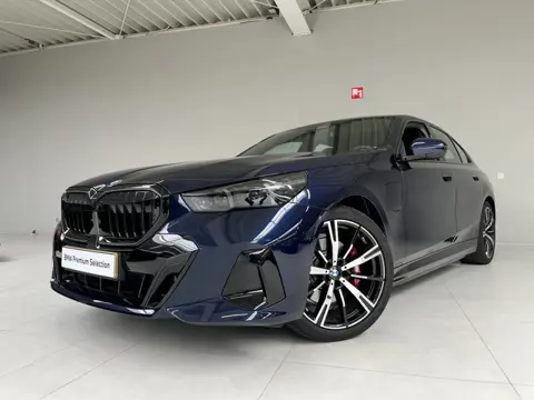 BMW 5 Serie 530e M-Sport Pro | 20" | Driving Assistant Plus | Pano | Harman Kardon | Trekhaak | Nu 6