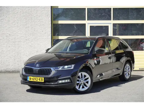 Škoda Octavia Combi 1.5 TSI 150PK! First Edition BJ2021 Lmv 17" | Led V+A | Dynamische knipperlichte