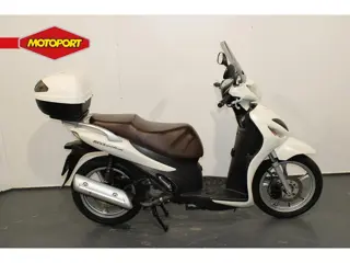 Suzuki UX150 Sixteen (bj 2008)