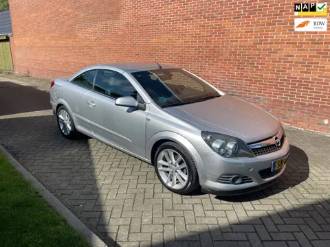 Opel Astra TwinTop 1.8 Cosmo Airco