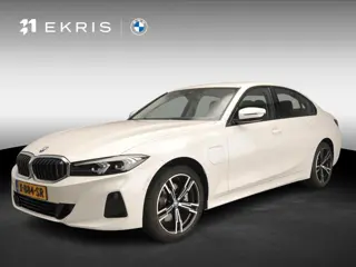 BMW 3 Serie Sedan 320e | LED | Leder | Navigatie | Sportstoelen | Clima | PDC | DAB | Alu 18 inch