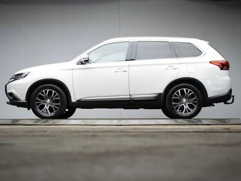 Mitsubishi Outlander 2.0 Instyle Sport (APPLE CARPLAY,NAVI,CAMERA,360 VIEW,STOEL/STUUR VERWARMING,CL