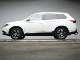 Mitsubishi Outlander 2.0 Instyle Sport (APPLE CARPLAY,NAVI,CAMERA,360 VIEW,STOEL/STUUR VERWARMING,CL