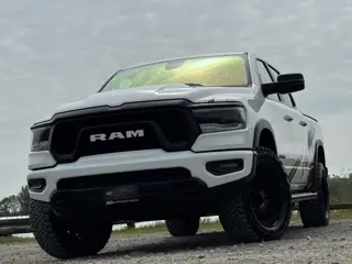 Dodge Ram 1500 Rebel 5.7L V8, MARGE - GEEN BTW, LUCHTVERING, PANO, LPG