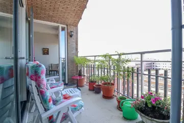 Woning aan de Paradijsplein te Amsterdam