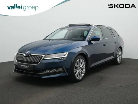 Skoda Superb 1.4 TSI iV 218 pk Style | Panoramadak | Trekhaak | Geheugenstoel | Adaptief onderstel |