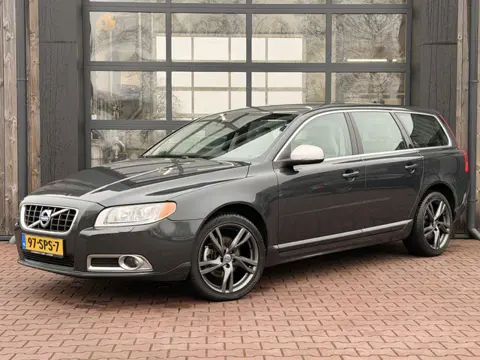 Volvo V70 1.6 T4 Limited Edition | Xenon | Navi | Stoelverwarming | Trekhaak | Leder | All-seasons |