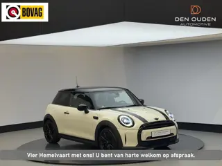 Mini Mini 1.5 Cooper Classic | Automaat | Panodak | Black Optic pakket | Carplay | NL Auto