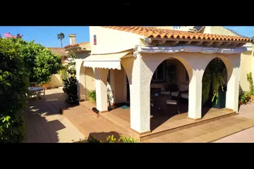 Vrijstaande gelijkvloerse villa