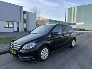 Mercedes-Benz B-Klasse 180 Ambition 6-Bak 125 PK. Mooie en als nieuw rijdende auto !!!
