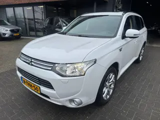 Mitsubishi Outlander 2.0 PHEV Instyle SCHUIFDAK LEDER TREKHAAK CAMERA ORIG NL NAP