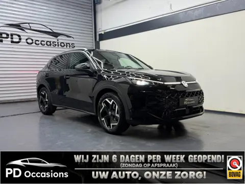 Volkswagen T-Roc 1.5 eTsi R-Line First Edition - IQ Lights - Camera - Clima - Stuur/Stoelverw.