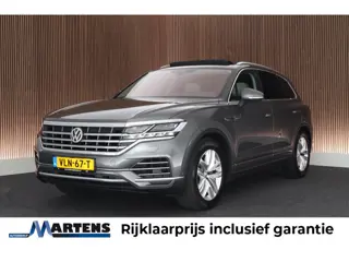 Volkswagen Touareg 3.0 TDI 230pk R-Line Grijs Kenteken Trekhaak Camera Luchtvering Matrix Led Keyles