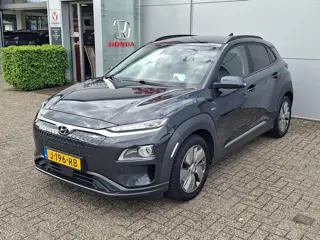 Hyundai KONA EV Premium 64 kWh - Adpt. cruise | HUD | Stoelverw./verkoeling | Cam.