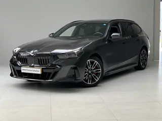 BMW 5 Serie Touring 530e M Sport Edition | 20" | Trekhaak | Driving Assistant Plus | Harman Kardon |