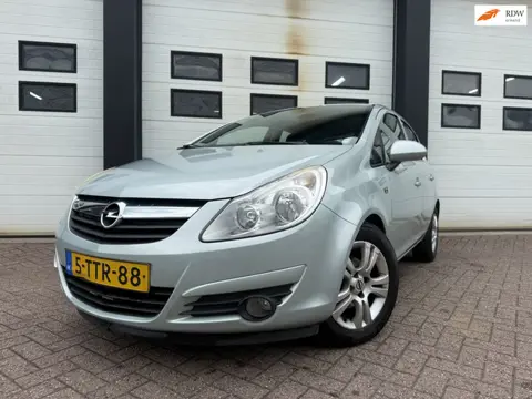 Opel Corsa 1.2-16V Essentia Automaat Airco