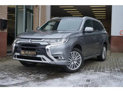 Mitsubishi Outlander Mitsubishi Outlander 2.4 PHEV Instyle Schuifdak|Adaptieve cc|Trekhaak|Volleer|S