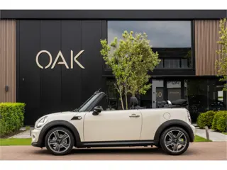 MINI Cabrio 1.6 Cooper Chili Aut. | Wired | Navigatie | Half Leder | Sportstoelen | PDC | 17"LM | NL