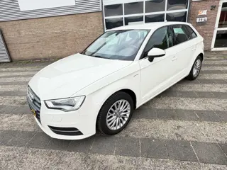 Audi A3 Sportback 1.4 TFSI Ambiente Pro Line Plus g-tron (gas)