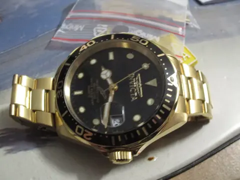 PRACHTIG BIJNA NIET GEDRAGEN INVICTA GOLDPLATED QUARTZHORLOGE Z,BOX