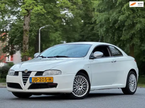 Alfa Romeo GT 1.9 JTD Progression|TOPSTAAT RIJD GEWELDIG 150PK OER STERKE 1.9 TDI BLOK