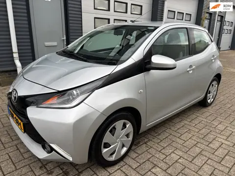 Toyota Aygo 1.0 VVT-i x-play camera airco nieuwe a.p.k