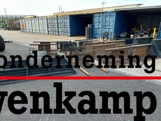 Knikmops gebruikte hulpstukken diverse bakken, tegelrieken, palletvorken etc.