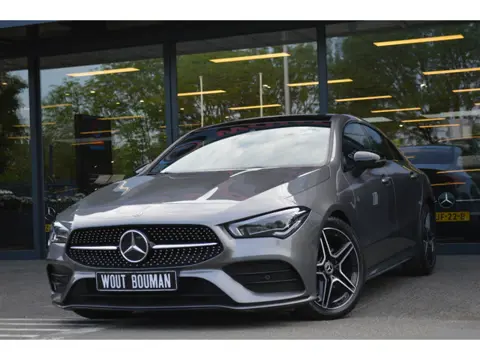 Mercedes-Benz CLA-Klasse 200 AMG-Line Multibeam Panorama Sfeer Burmester CarPlay Pdc