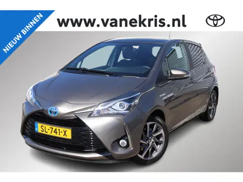 Toyota Yaris 1.5 Hybrid Premium, Pano, Halfleder, Parkeerhulpcamera, Dealer onderhouden!