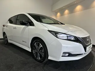 Nissan Leaf Tekna 40 kWh Leer | Navigatie | LED | Trekhaak | SOH 86,1% dak zwart