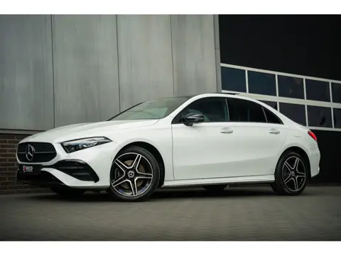 Mercedes-Benz A-Klasse 250 e Business Solution AMG-Sportpakket / Matrix-HD/ Adapt.Cruise/ HUD/ 360-C