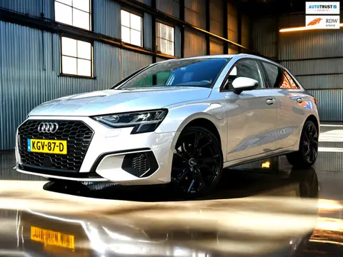 Audi A3 Sportback 40 TFSI e Edition Carplay_ACC_LED_Niew Velgen en banden