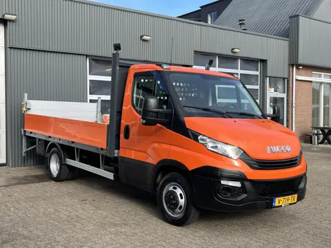 Iveco Daily 35C14 2.3 375 Laadklep 500kg Trekhaak 3500kg trekgewicht Airco 2-Persoons Open laadbak P