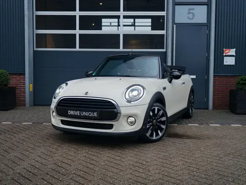 Mini Cabrio 1.5 Cooper Serious Business