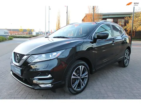 Nissan Qashqai 1.3 DIG-T Tekna + ZWART PANORAMADAK