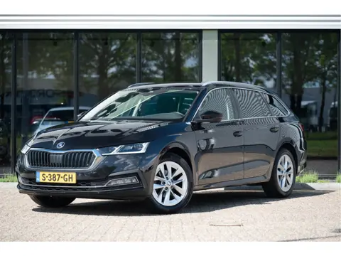 Škoda Octavia Combi 2.0 TDI 150pk Style DSG | Elek. Trekhaak | Navi | Camera | ACC | Apple CarPlay