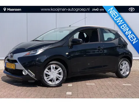Toyota Aygo 1.0 VVT-i x-play | Navigatie | Camera | Airco