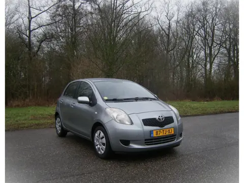 Toyota Yaris 1.3 VVTi Sol . AUTOMAAT . PDC . Airco . 5 Drs . enz